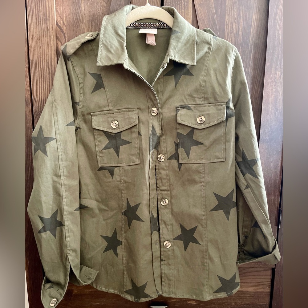 NWOT Knox Rose Army Green Star Button-Up Shirt - Picture 3 of 10